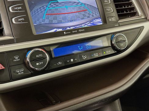 Used 2019 Toyota Highlander XLE AWD/4WD image 15