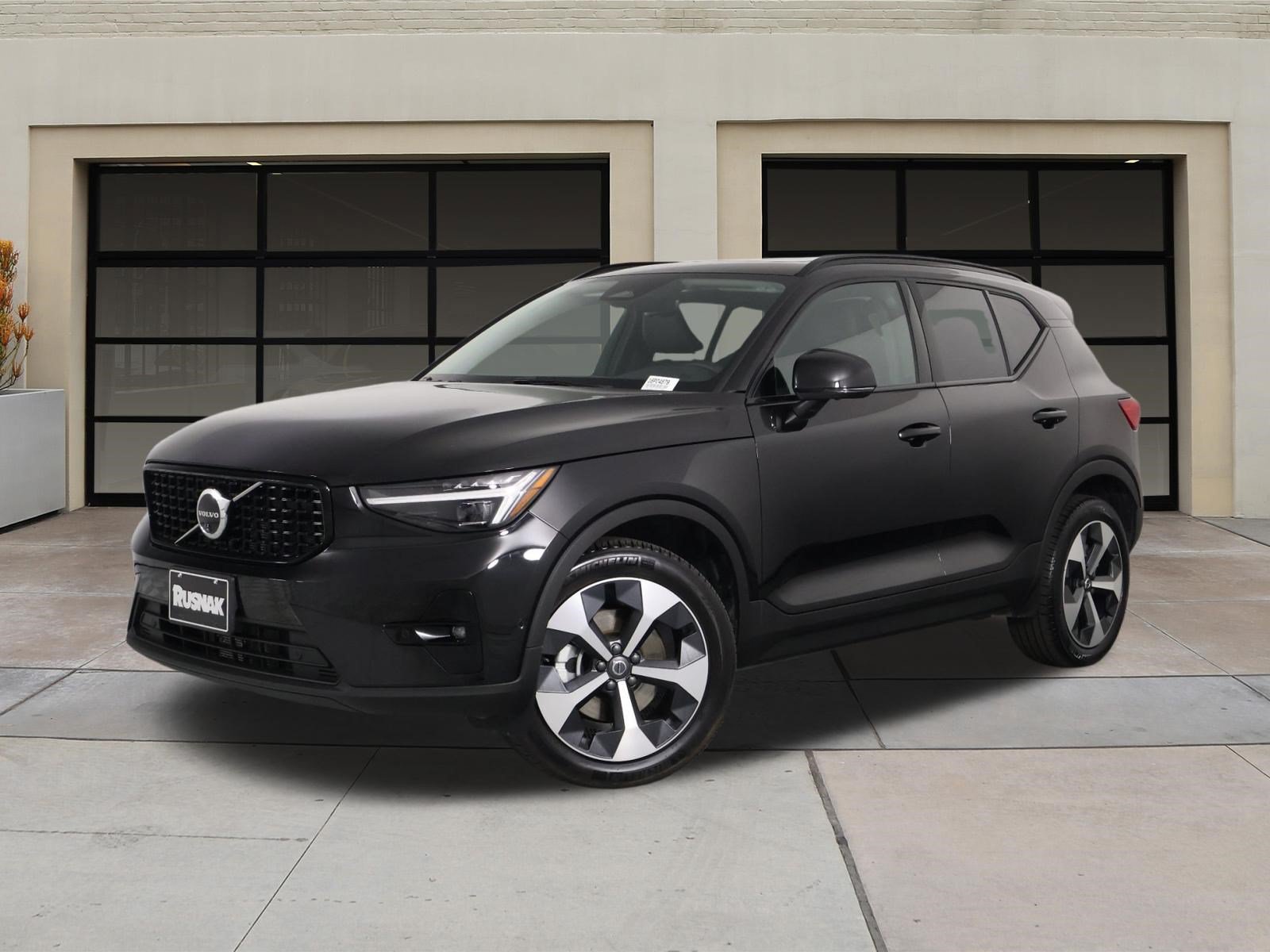 Certified 2026 Volvo XC40 B5 Plus AWD/4WD image 3