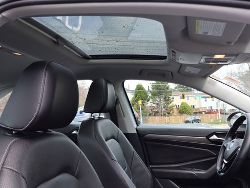 Used 2019 Volkswagen Jetta SEL Premium image 24