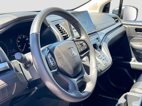 Used 2026 Honda Odyssey EX-L image 9