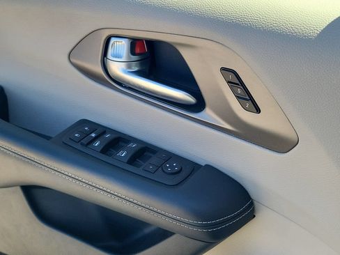 Used 2023 Chrysler Pacifica Touring-L FWD image 19