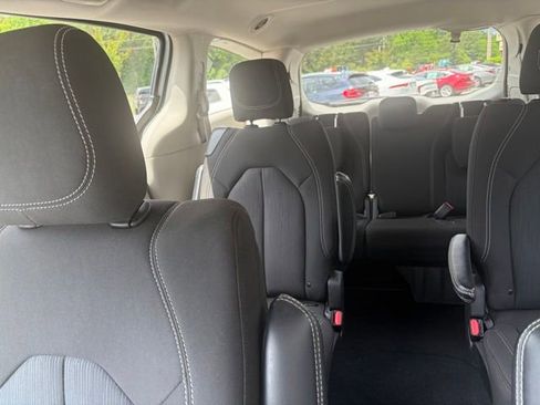 Used 2022 Chrysler Voyager LX FWD image 17