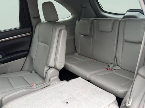Used 2015 Toyota Highlander Limited w/ Driver Technology Package AWD/4WD image 38