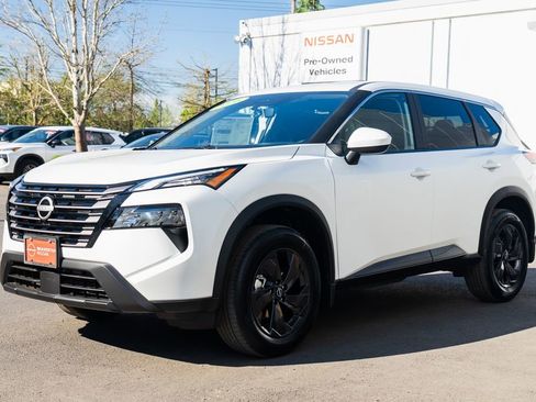 New 2026 Nissan Rogue SV AWD/4WD image 3