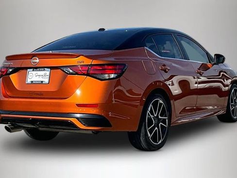 Used 2025 Nissan Sentra SR w/ SR Premium Package FWD image 5