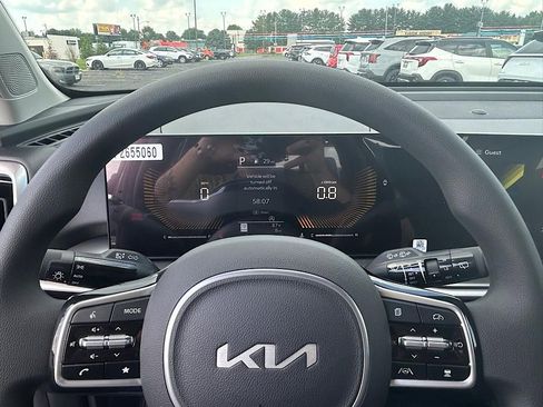 New 2025 Kia Sorento LX image 16