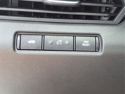 Used 2025 Nissan Altima 2.5 SV FWD image 17