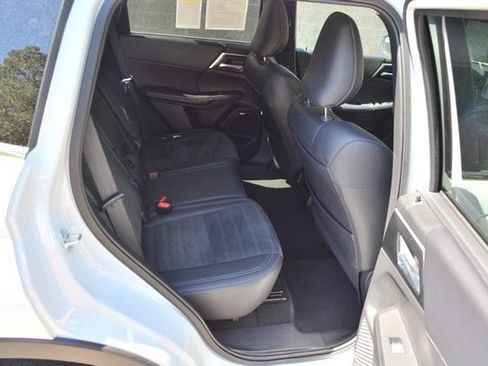 Used 2025 Mitsubishi Outlander SE AWD/4WD image 36