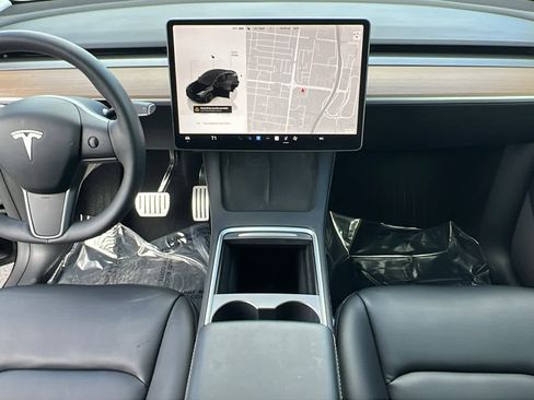 Used 2024 Tesla Model Y Performance image 26