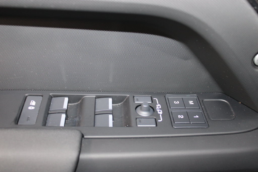 Used 2025 Land Rover Defender 110 S AWD/4WD image 38