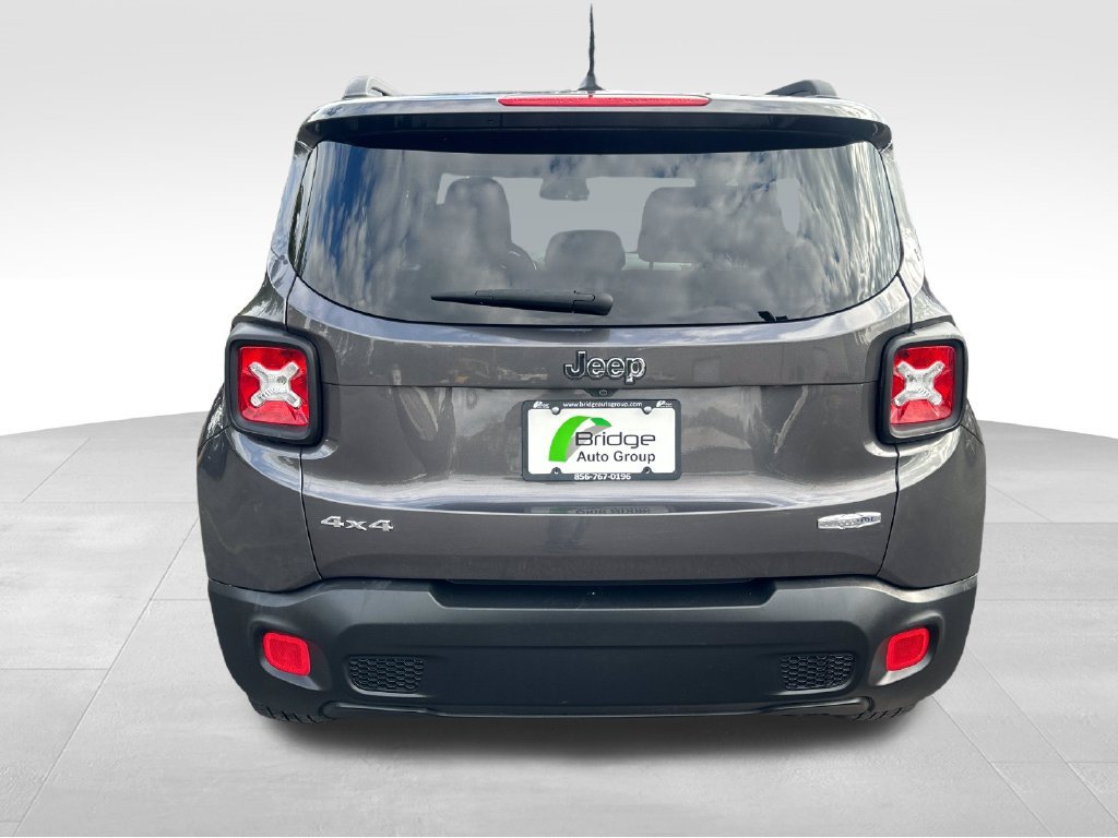 Used 2017 Jeep Renegade Latitude w/ Cold Weather Group AWD/4WD image 6