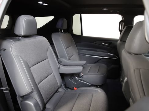 Used 2025 Chevrolet Traverse LT w/ Sun and Wheel Package FWD image 8