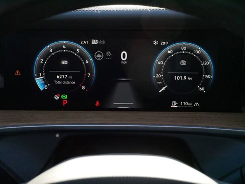 Certified 2025 Volkswagen Tiguan SEL R-Line image 21