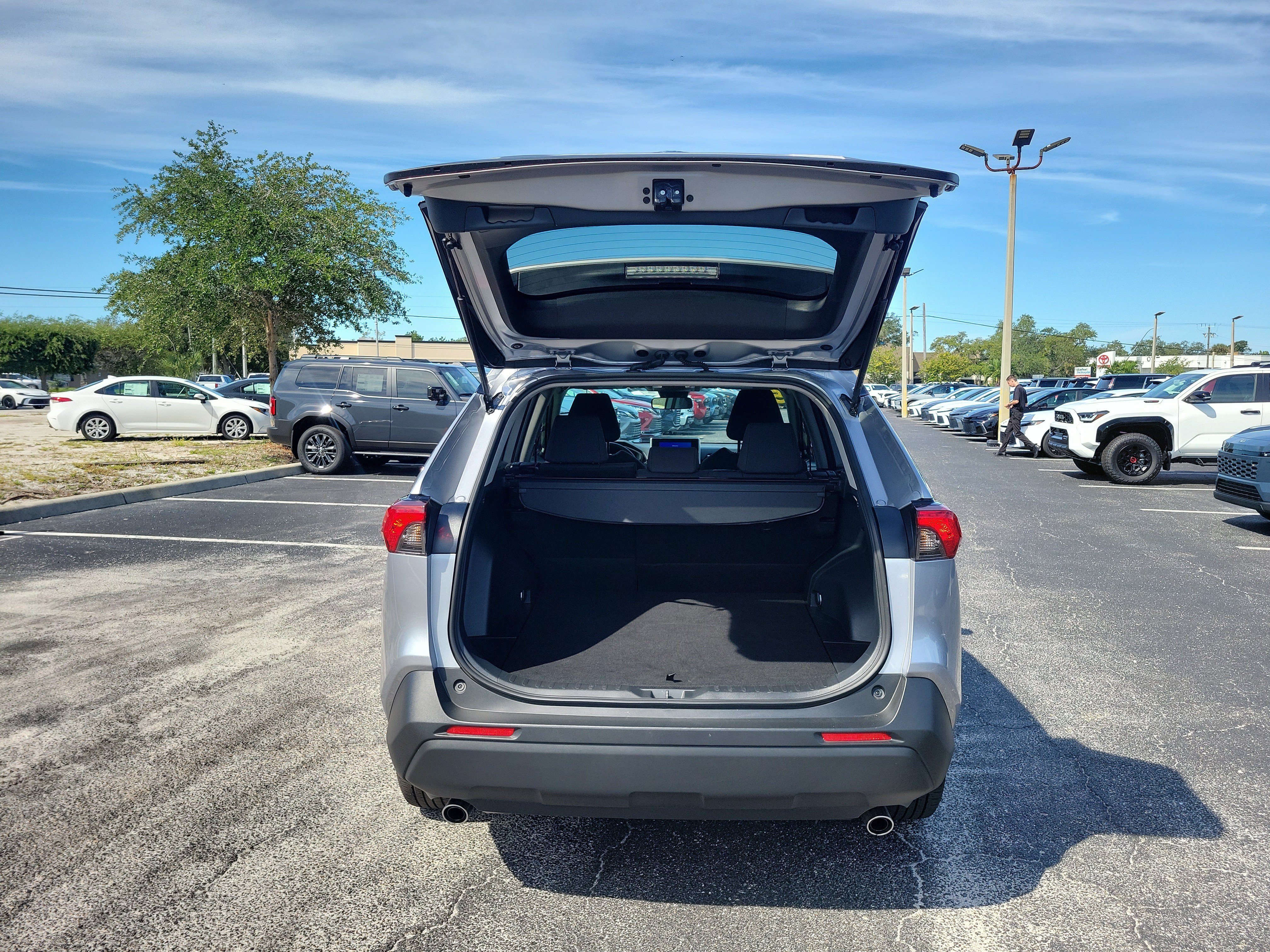 Used 2025 Toyota RAV4 LE AWD/4WD image 9