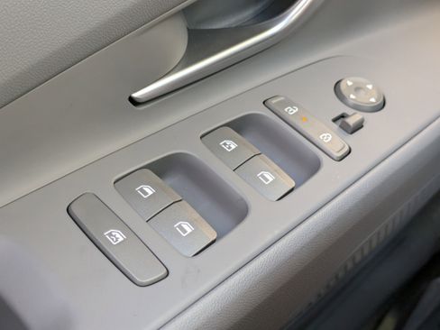 Used 2025 Hyundai Elantra Blue image 21