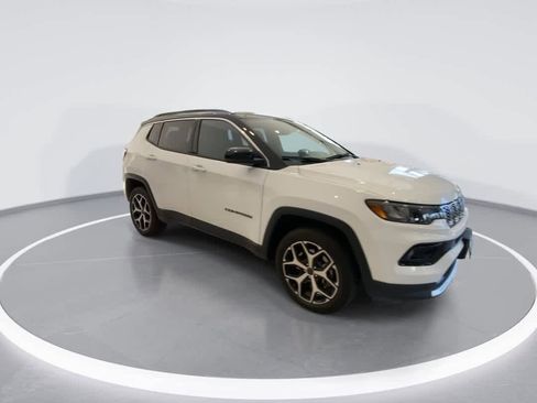 Used 2025 Jeep Compass Limited AWD/4WD image 2