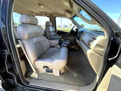 Used 2006 Ford F550 4x4 Crew Cab Super Duty image 15