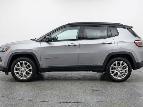 Used 2025 Jeep Compass Limited image 5