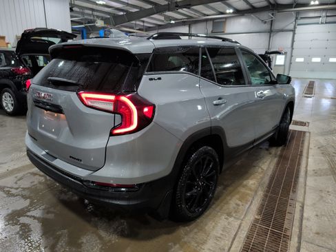 Used 2023 GMC Terrain SLE w/ Driver Convenience Package image 3