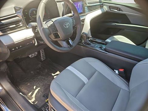 Used 2025 Toyota Camry SE w/ Convenience Package FWD image 11