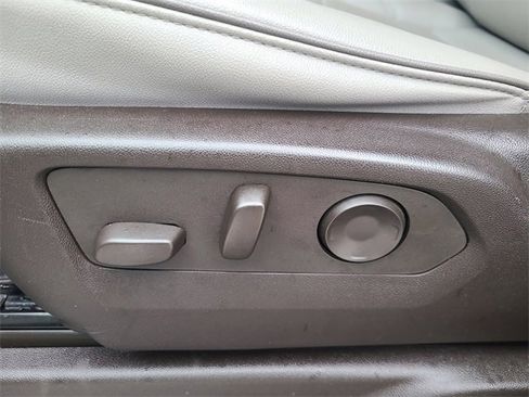 Used 2024 GMC Yukon SLT image 27