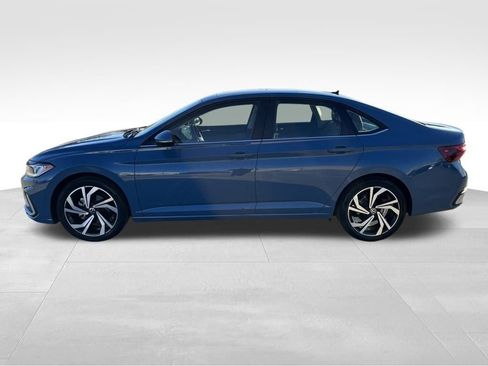 Used 2025 Volkswagen Jetta SEL image 4