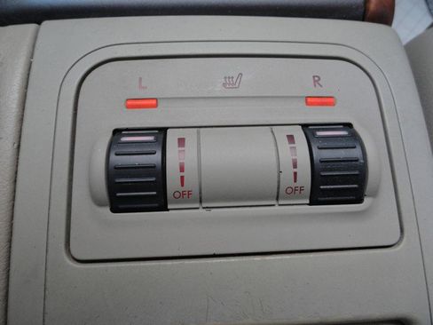 Used 2006 Subaru Outback 3.0R L.L. Bean image 18