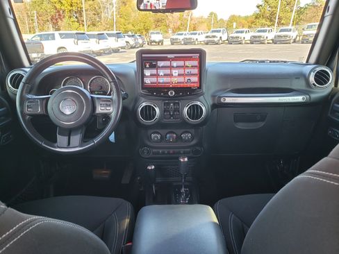 Used 2016 Jeep Wrangler Unlimited Sahara image 38