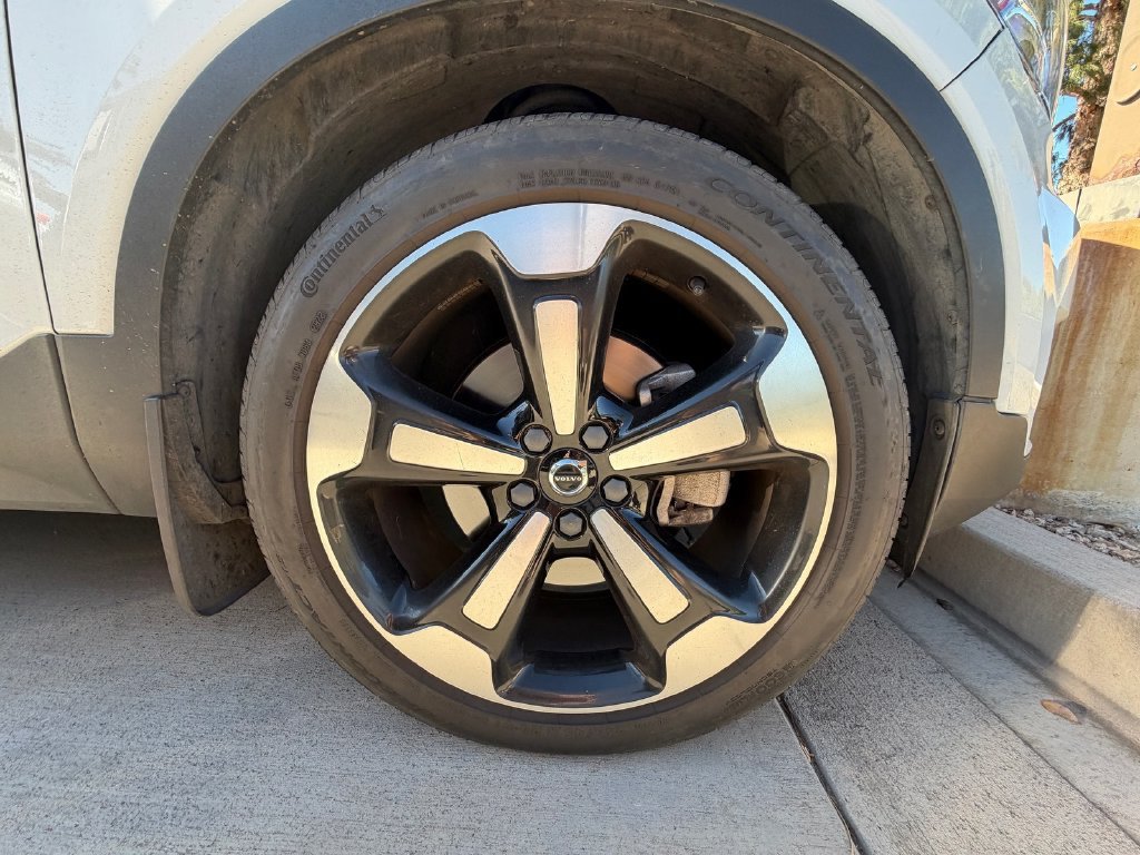 Used 2020 Volvo XC40 T5 Momentum w/ Protection Package Premier AWD/4WD image 7