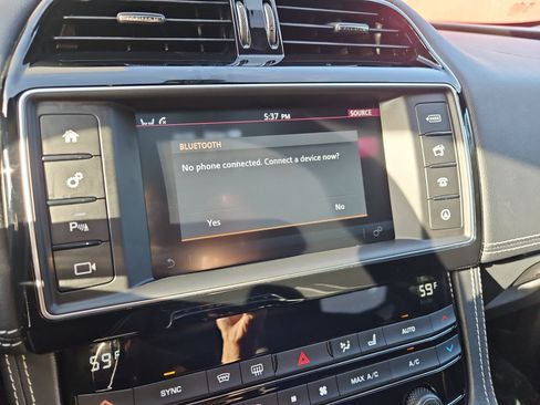 Used 2018 Jaguar F-PACE S AWD/4WD image 17