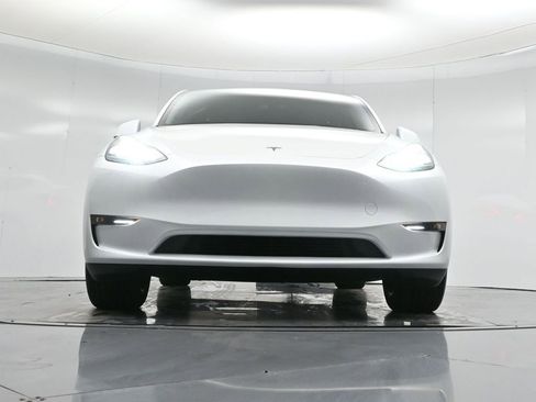 Used 2025 Tesla Model Y Long Range image 43
