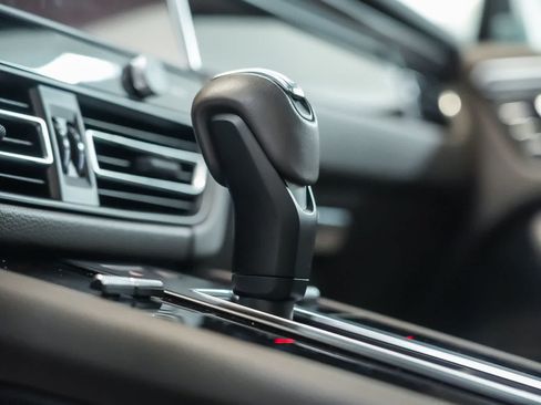 Certified 2023 Porsche Macan AWD/4WD image 27