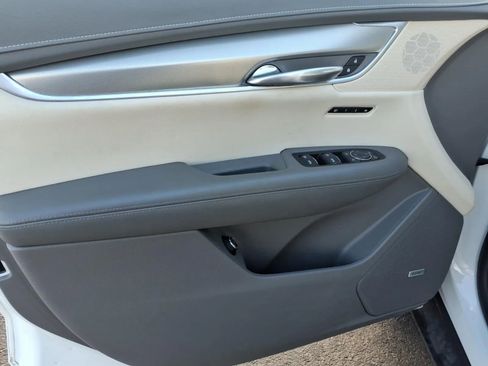 Used 2018 Cadillac XT5 Luxury w/ Driver Awareness Package image 23