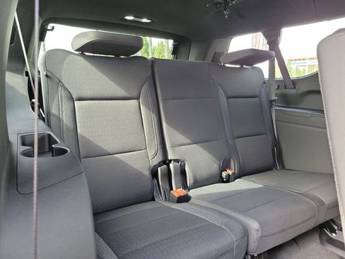 New 2026 Chevrolet Suburban LS image 19