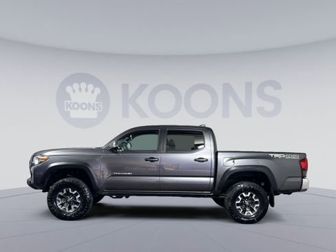 Used 2019 Toyota Tacoma TRD Off-Road image 2