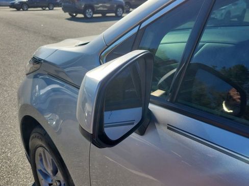 Used 2023 Toyota Sienna XLE image 12