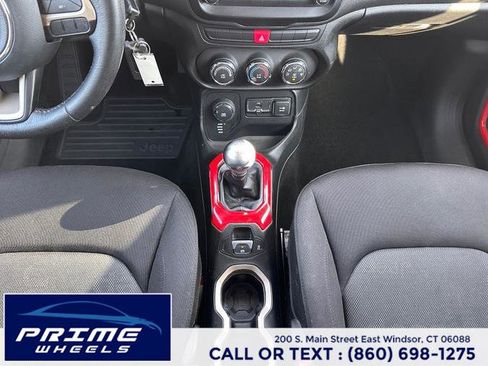 Used 2015 Jeep Renegade Latitude image 19