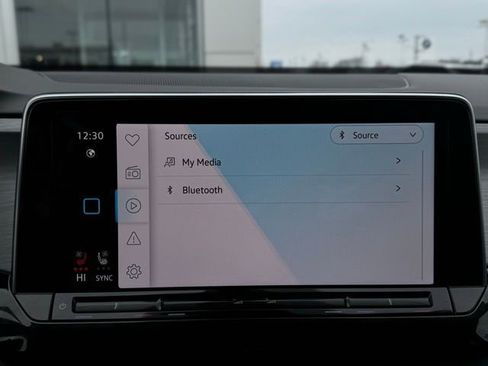 Used 2025 Volkswagen Atlas Cross Sport SE image 32