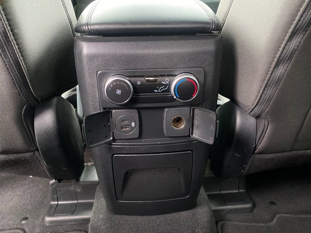 Used 2023 Ford Explorer XLT AWD/4WD image 47