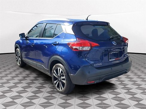 Used 2020 Nissan Kicks SV image 4