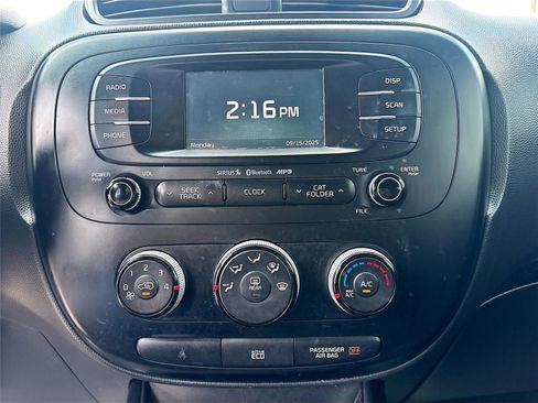 Used 2016 Kia Soul + image 15