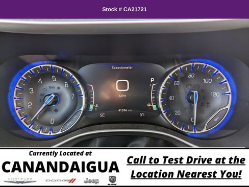 Used 2023 Chrysler Pacifica Touring-L image 12