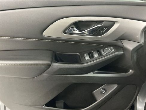 Used 2020 Chevrolet Traverse LT w/ Driver Confidence II Package image 11