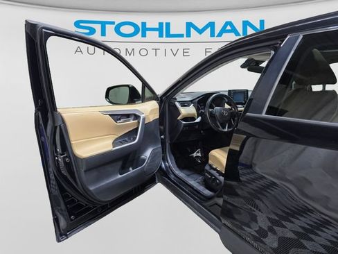 Used 2021 Toyota RAV4 XLE Premium AWD/4WD image 12