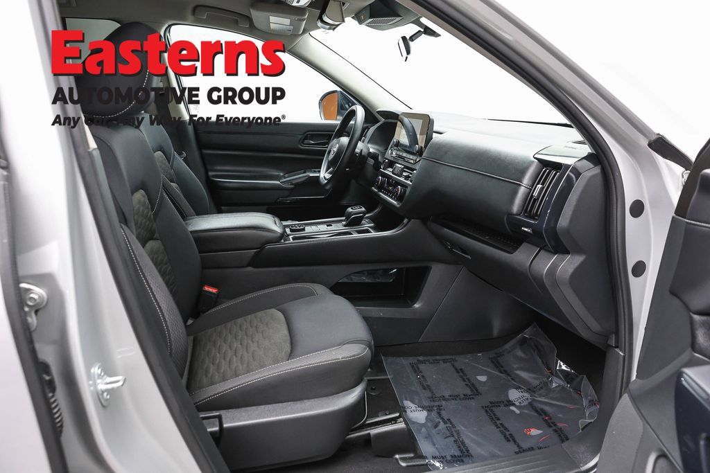 Used 2023 Nissan Pathfinder S AWD/4WD image 26