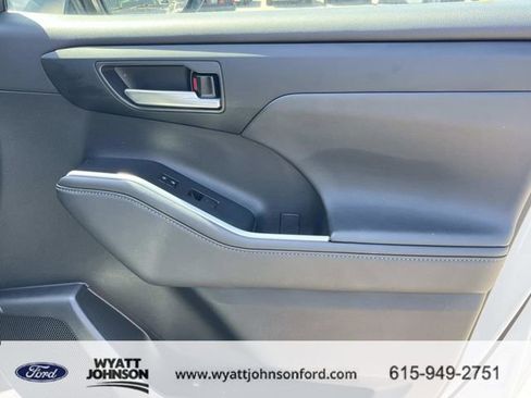 Used 2023 Toyota Highlander XLE image 25
