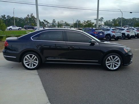 Used 2018 Volkswagen Passat 2.0T SEL Premium image 4