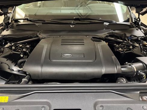 Used 2024 Land Rover Discovery S image 30