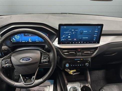 Used 2024 Ford Escape Platinum image 9