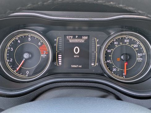 Used 2019 Jeep Cherokee Latitude Plus image 30